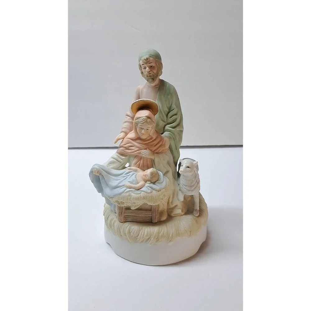 Lefton One Piece Nativity Figurine # 03916 Hand Painted Porcelain Music Box '83